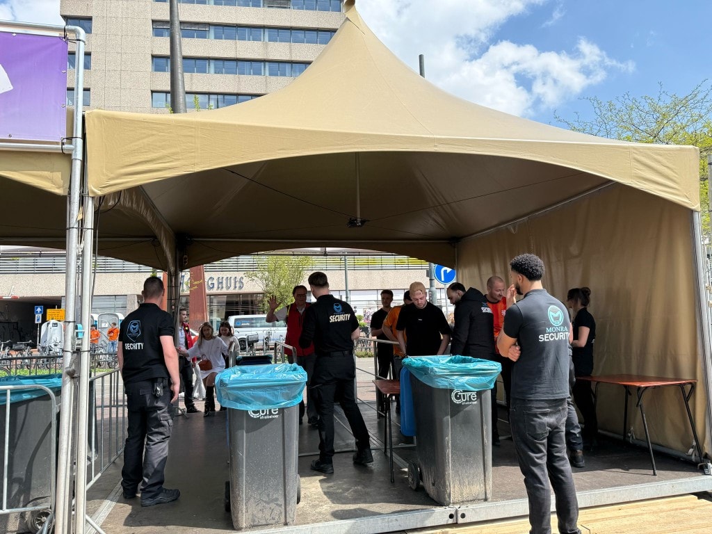 Monra Security team bij nachtelijk evenement